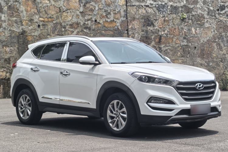 Used Hyundai Tucson 2015 1.6T Dual-Clutch Two-Wheel-Drive Smart Model Exterior 2