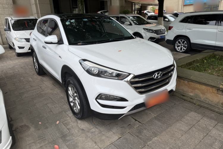 Used Hyundai Tucson 2015 1.6T Dual-Clutch Two-Wheel-Drive Smart Model Exterior 2