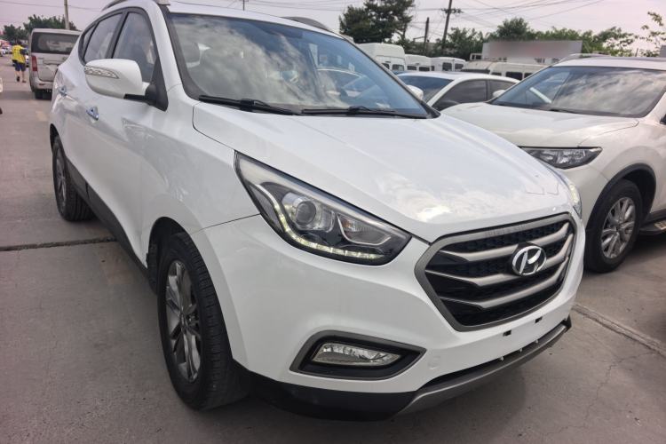 Used Hyundai Tucson 2015 1.6T Dual-Clutch Two-Wheel-Drive Smart Model Exterior 2