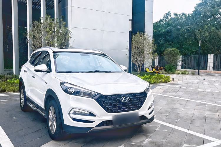 Used Hyundai Tucson 2015 1.6T Dual-Clutch Two-Wheel-Drive Smart Model Exterior 2