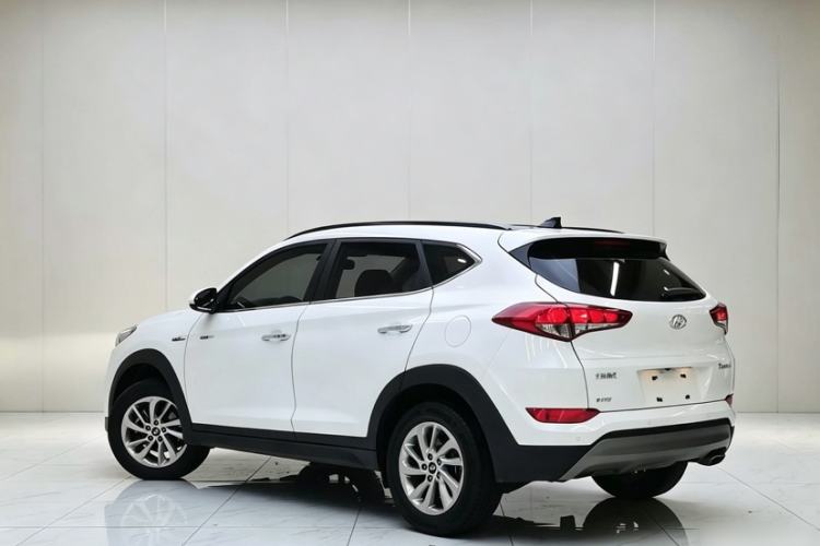 Used Hyundai Tucson 2015 1.6T Dual-Clutch Two-Wheel-Drive Smart Model Exterior 2