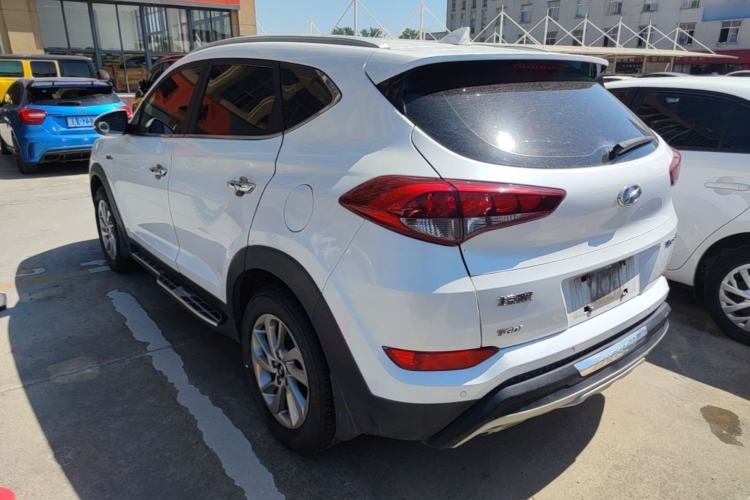 Used Hyundai Tucson 2015 1.6T Dual-Clutch Two-Wheel-Drive Smart Model Exterior 2