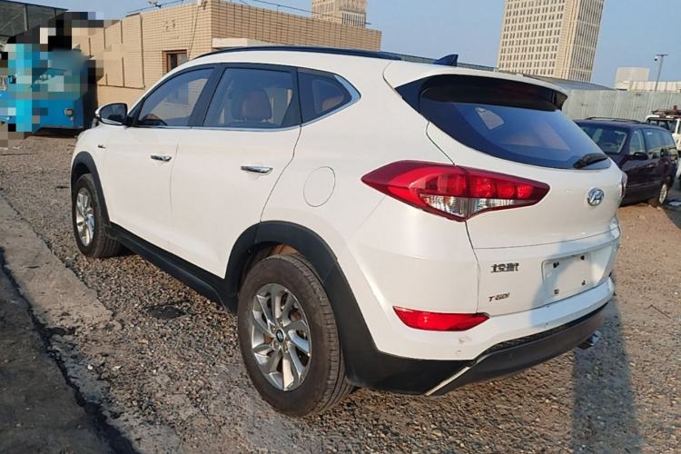 Used Hyundai Tucson 2015 1.6T Dual-Clutch Two-Wheel-Drive Smart Model Exterior 2