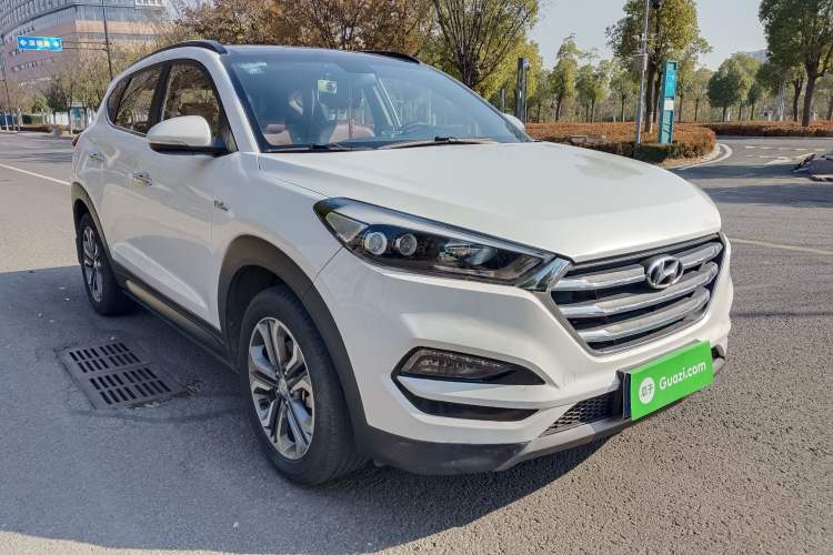 Used Hyundai Tucson 2015 1.6T Dual-Clutch Four-Wheel Drive Flagship Model Exterior 2