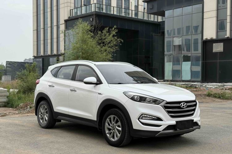 Used Hyundai Tucson 2015 1.6T Dual-Clutch Two-Wheel-Drive Smart Model Exterior 2