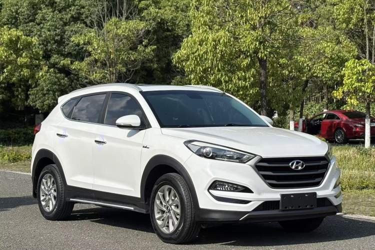 Used Hyundai Tucson 2015 1.6T Dual-Clutch Two-Wheel-Drive Smart Model Exterior 2