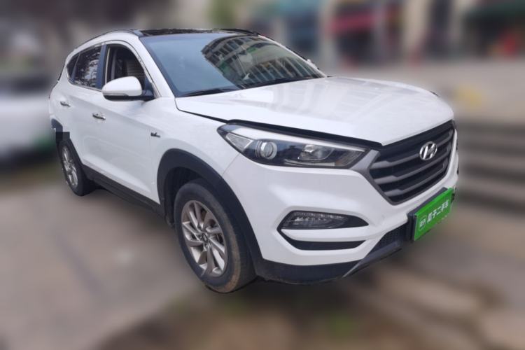 Used Hyundai Tucson 2015 1.6T Dual-Clutch Two-Wheel-Drive Smart Model Exterior 2