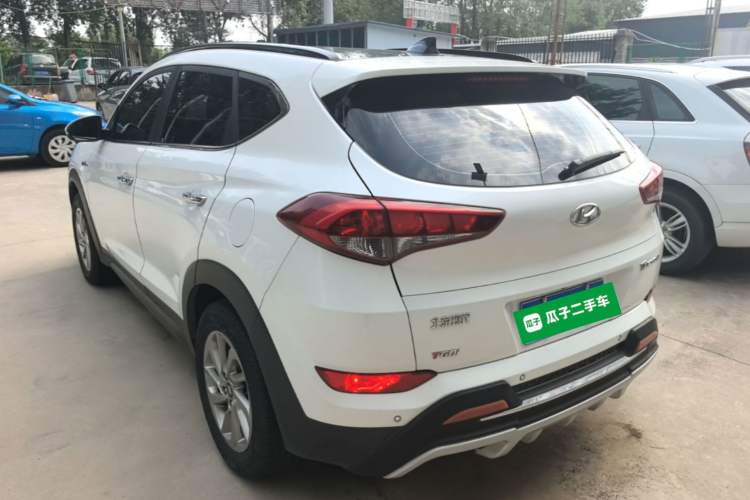 Used Hyundai Tucson 2015 1.6T Dual-Clutch Two-Wheel-Drive Smart Model Exterior 2