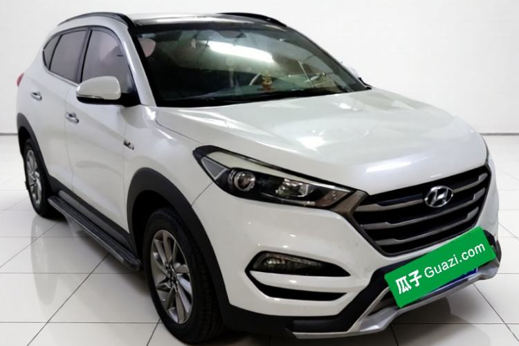 Used Hyundai Tucson 2015 1.6T Dual-Clutch Two-Wheel-Drive Smart Model Exterior 2