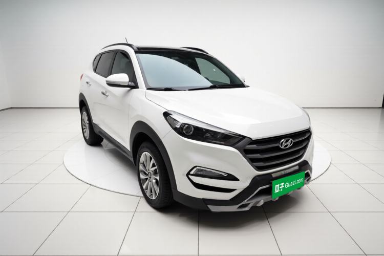 Used Hyundai Tucson 2015 1.6T Dual-Clutch Two-Wheel-Drive Smart Model Exterior 2