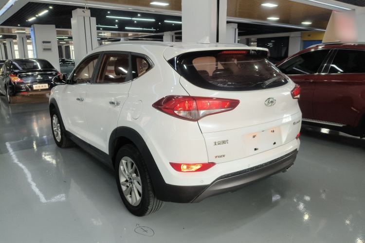 Used Hyundai Tucson 2015 1.6T Dual-Clutch Two-Wheel-Drive Smart Model Exterior 2