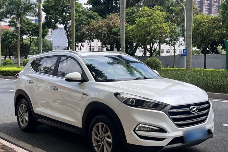 Used Hyundai Tucson 2015 1.6T Dual-Clutch Two-Wheel-Drive Smart Model Exterior 2