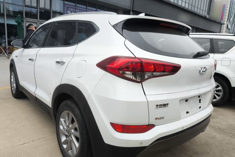 Used Hyundai Tucson 2015 1.6T Dual-Clutch Two-Wheel-Drive Smart Model Exterior 2