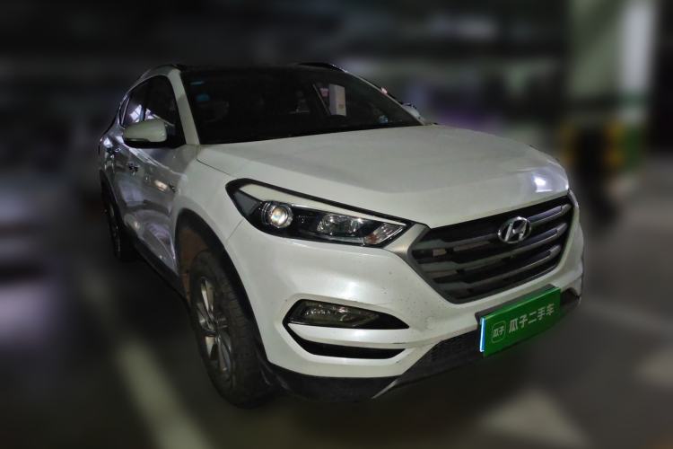 Used Hyundai Tucson 2015 1.6T Dual-Clutch Two-Wheel-Drive Smart Model Exterior 2