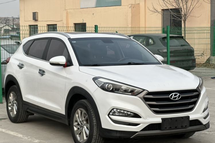 Used Hyundai Tucson 2015 1.6T Dual-Clutch Two-Wheel-Drive Smart Model Exterior 2