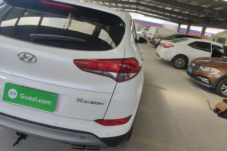 Used Hyundai Tucson 2015 1.6T Dual-Clutch Two-Wheel-Drive Smart Model Exterior 3