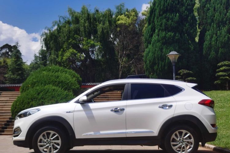 Used Hyundai Tucson 2015 1.6T Dual-Clutch Two-Wheel-Drive Smart Model Exterior 3