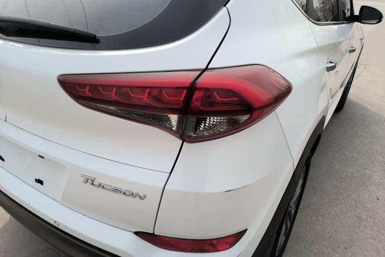 Used Hyundai Tucson 2015 1.6T Dual-Clutch Two-Wheel-Drive Leading Model Exterior 3