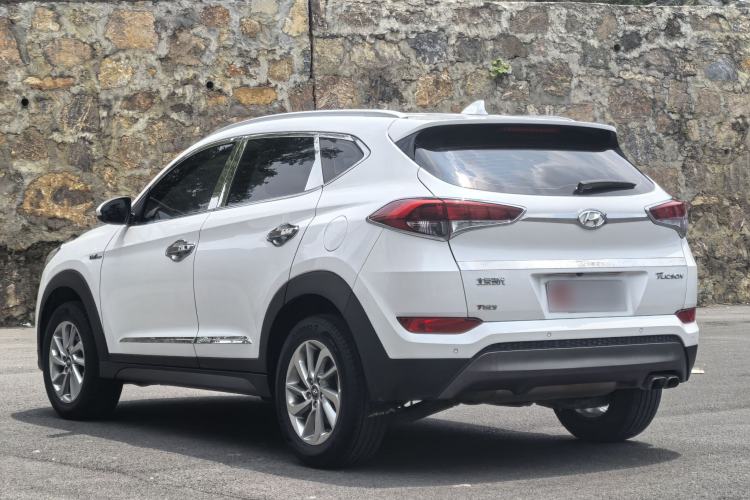 Used Hyundai Tucson 2015 1.6T Dual-Clutch Two-Wheel-Drive Smart Model Exterior 3