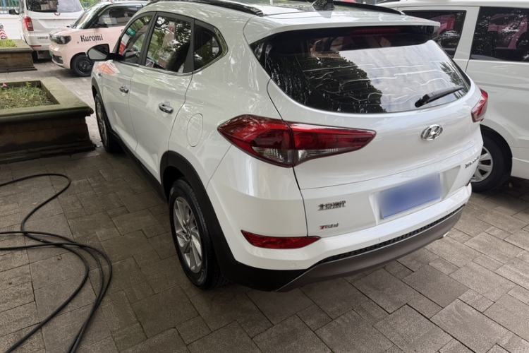 Used Hyundai Tucson 2015 1.6T Dual-Clutch Two-Wheel-Drive Smart Model Exterior 3