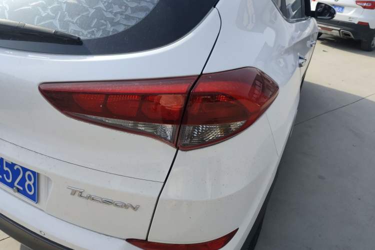 Used Hyundai Tucson 2015 1.6T Dual-Clutch Two-Wheel-Drive Smart Model Exterior 3