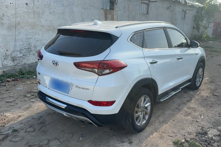 Used Hyundai Tucson 2015 1.6T Dual-Clutch Two-Wheel-Drive Smart Model Exterior 3