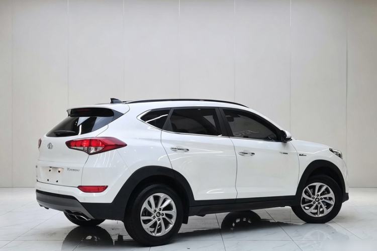 Used Hyundai Tucson 2015 1.6T Dual-Clutch Two-Wheel-Drive Smart Model Exterior 3