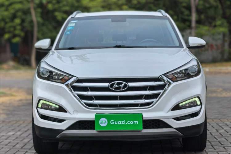 Used Hyundai Tucson 2015 1.6T Dual-Clutch Two-Wheel-Drive Smart Model Exterior 3