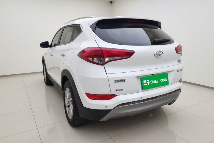 Used Hyundai Tucson 2015 1.6T Dual-Clutch Two-Wheel-Drive Smart Model Exterior 3