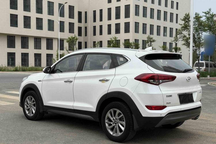 Used Hyundai Tucson 2015 1.6T Dual-Clutch Two-Wheel-Drive Smart Model Exterior 3