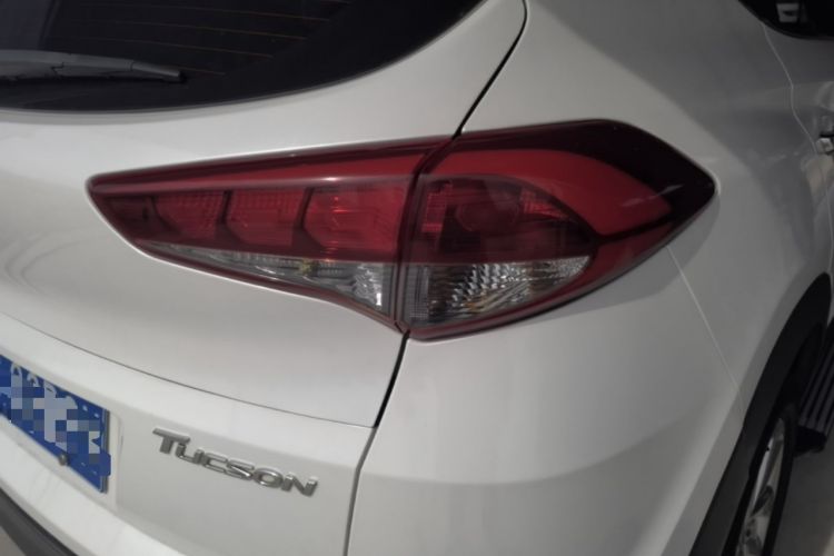 Used Hyundai Tucson 2015 1.6T Dual-Clutch Two-Wheel-Drive Smart Model Exterior 3