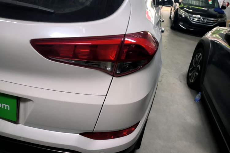 Used Hyundai Tucson 2015 1.6T Dual-Clutch Two-Wheel-Drive Smart Model Exterior 3