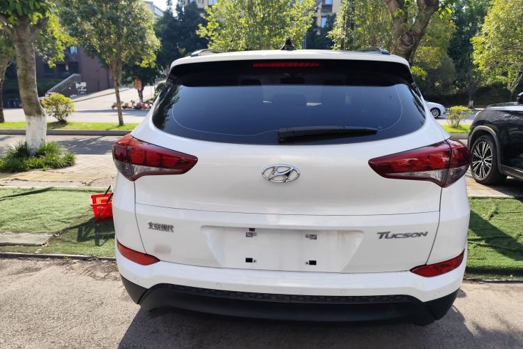 Used Hyundai Tucson 2015 2.0L Automatic Two-Wheel Drive Smart Version Exterior 3