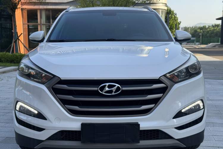 Used Hyundai Tucson 2015 1.6T Dual-Clutch Two-Wheel-Drive Smart Model Exterior 3