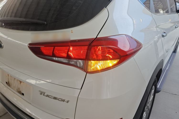 Used Hyundai Tucson 2015 1.6T Dual-Clutch Two-Wheel-Drive Smart Model Exterior 3