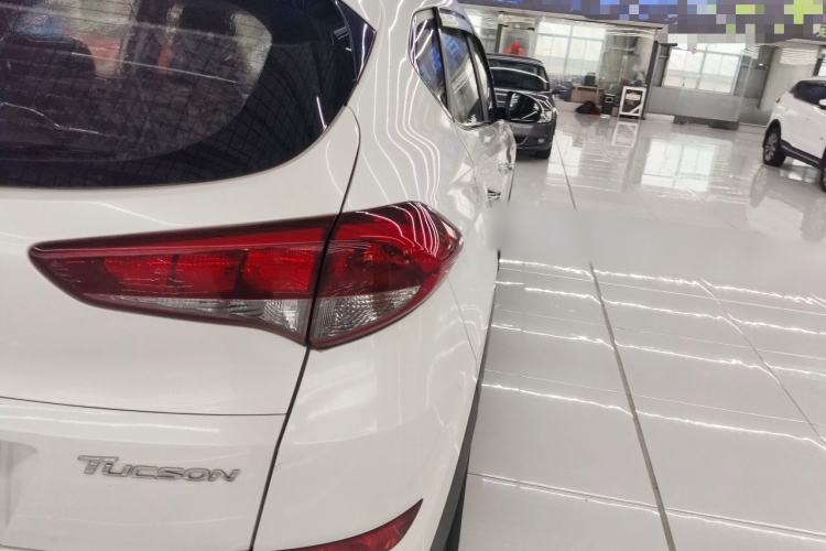 Used Hyundai Tucson 2015 1.6T Dual-Clutch Two-Wheel-Drive Smart Model Exterior 3