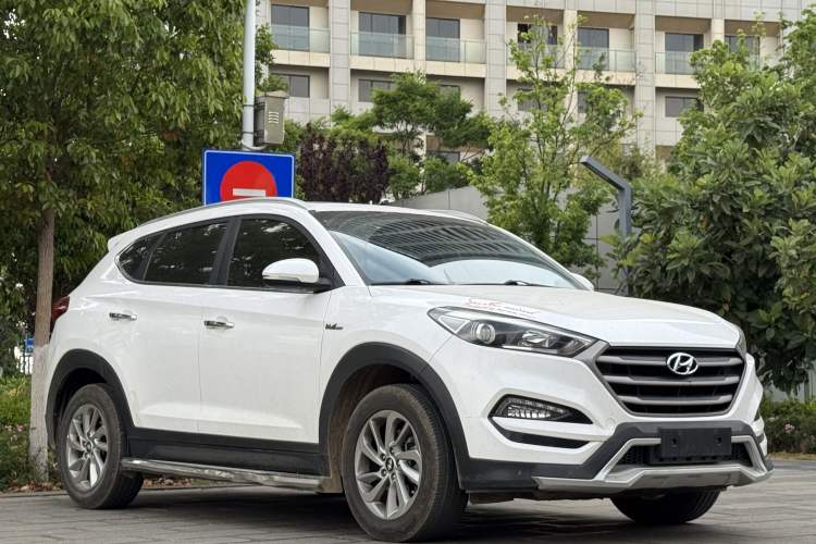 Used Hyundai Tucson 2015 1.6T Dual-Clutch Two-Wheel-Drive Smart Model Exterior 3