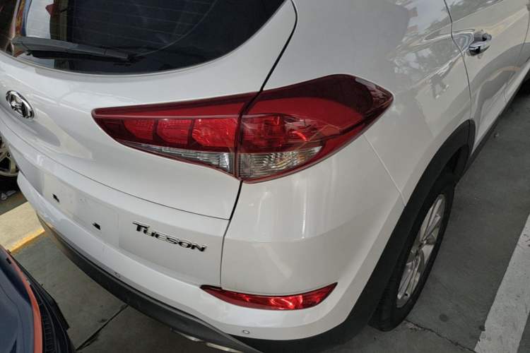 Used Hyundai Tucson 2015 1.6T Dual-Clutch Two-Wheel-Drive Smart Model Exterior 3