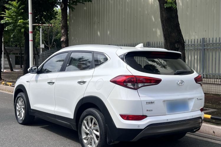 Used Hyundai Tucson 2015 1.6T Dual-Clutch Two-Wheel-Drive Smart Model Exterior 3