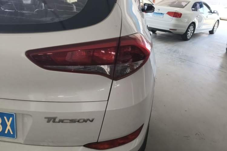 Used Hyundai Tucson 2015 1.6T Dual-Clutch Two-Wheel-Drive Smart Model Exterior 3