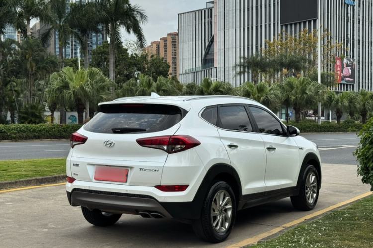 Used Hyundai Tucson 2015 1.6T Dual-Clutch Two-Wheel-Drive Smart Model Exterior 3