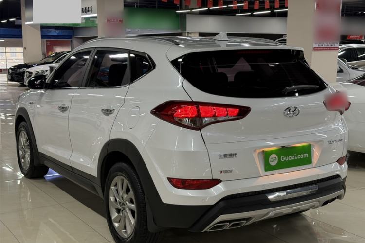 Used Hyundai Tucson 2015 1.6T Dual-Clutch Two-Wheel-Drive Smart Model Exterior 3