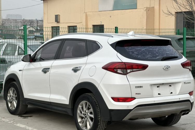 Used Hyundai Tucson 2015 1.6T Dual-Clutch Two-Wheel-Drive Smart Model Exterior 3