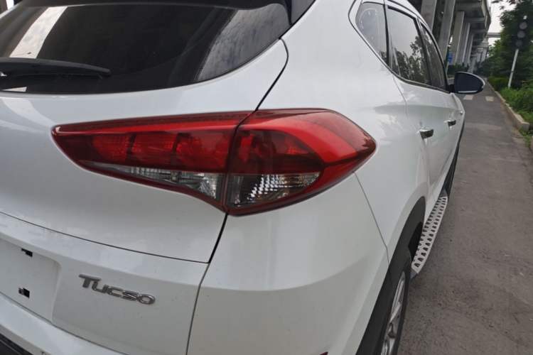 Used Hyundai Tucson 2015 1.6T Dual-Clutch Two-Wheel-Drive Smart Model Exterior 3