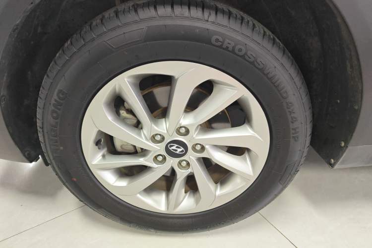 Used Hyundai Tucson 2015 1.6T Dual-Clutch Two-Wheel-Drive Smart Model Exterior 4