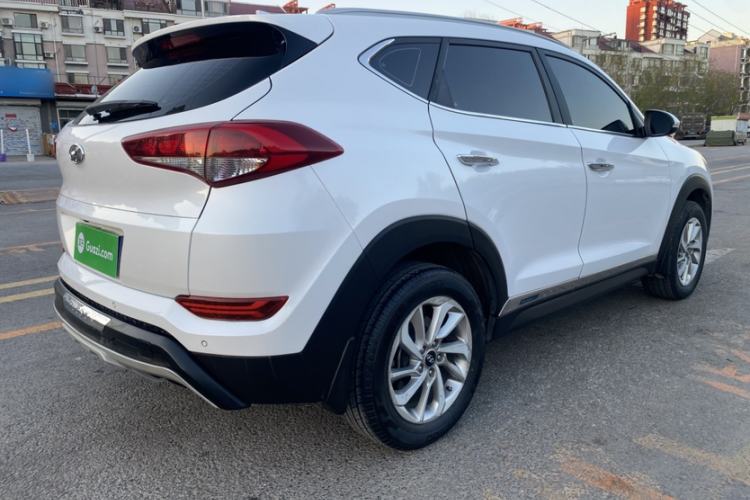 Used Hyundai Tucson 2015 1.6T Dual-Clutch Two-Wheel-Drive Smart Model Exterior 4