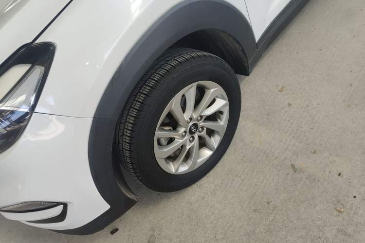Used Hyundai Tucson 2015 1.6T Dual-Clutch Two-Wheel-Drive Smart Model Exterior 4