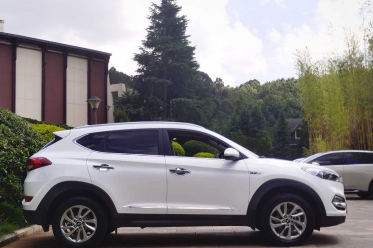 Used Hyundai Tucson 2015 1.6T Dual-Clutch Two-Wheel-Drive Smart Model Exterior 4