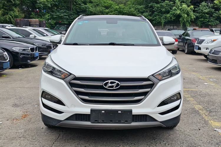 Used Hyundai Tucson 2015 1.6T Dual-Clutch Two-Wheel-Drive Smart Model Exterior 4
