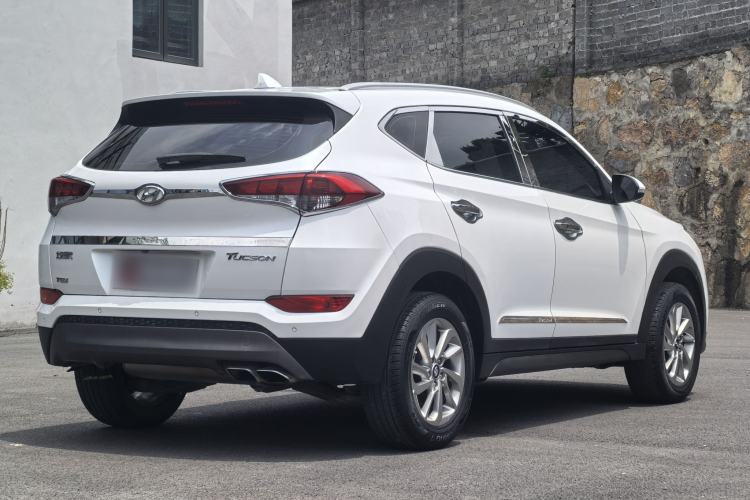 Used Hyundai Tucson 2015 1.6T Dual-Clutch Two-Wheel-Drive Smart Model Exterior 4